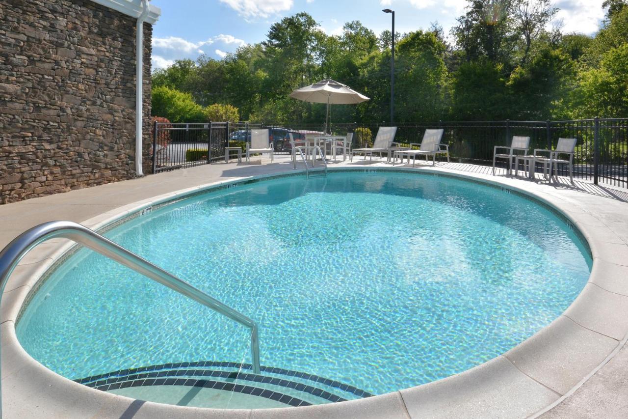 Country Inn & Suites By Radisson, Asheville West Near Biltmore Exterior foto