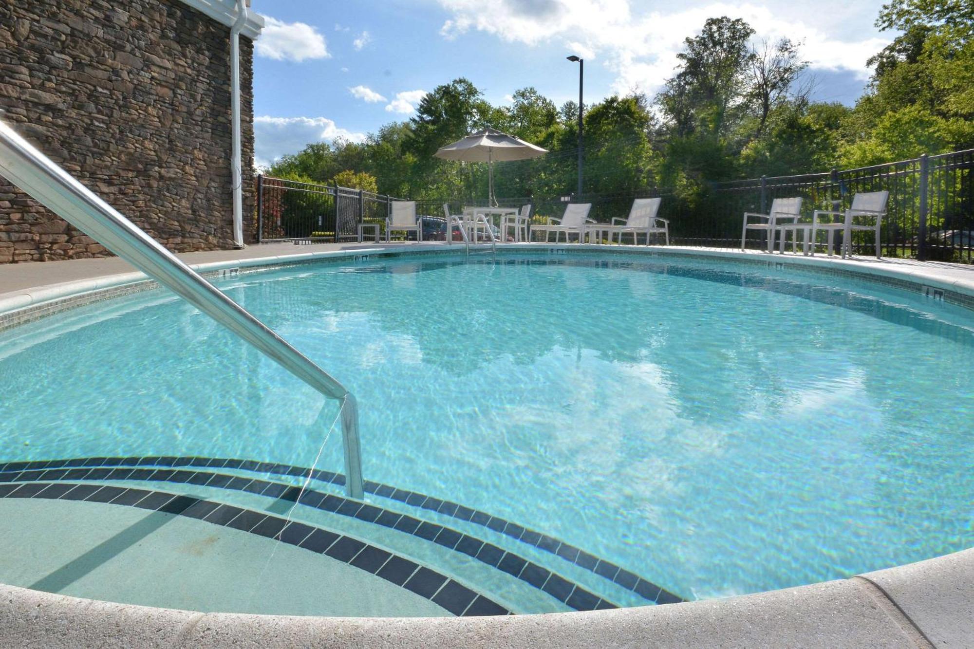 Country Inn & Suites By Radisson, Asheville West Near Biltmore Exterior foto
